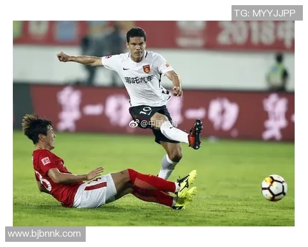 广州富力与河北华夏激战正酣谁能在这场较量中笑到最后