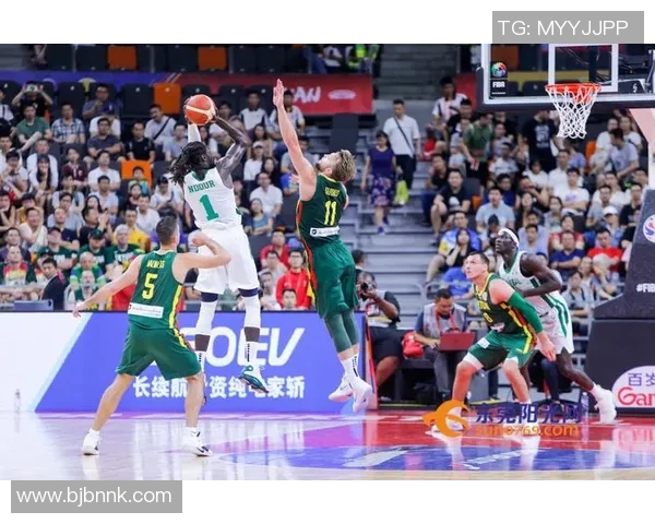 立陶宛男篮迎战塞内加尔全力争胜展现实力与团队合作精神