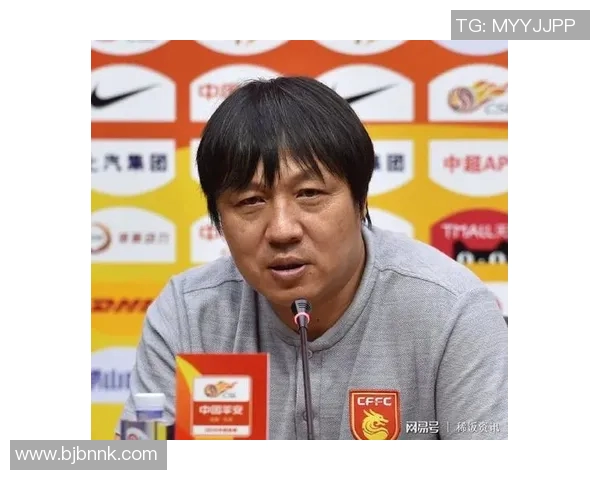 奎仑斯与阿劳激战正酣谁能在这场对决中笑到最后