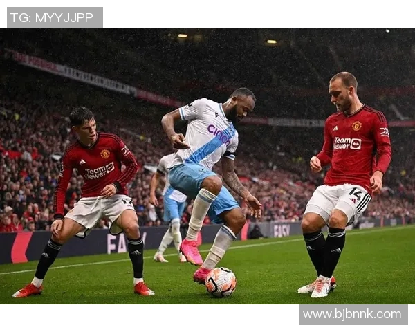 巴塞尔与曼联激战成和比分揭晓双方实力对比分析 巴塞尔与曼联激战成和比分揭晓双方实力对比分析