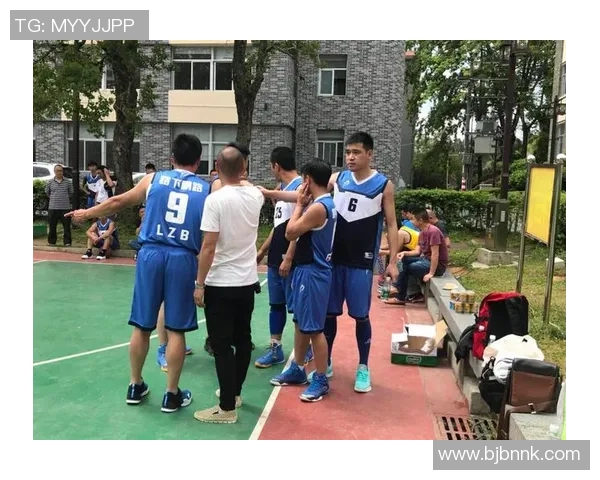 洛杉矶火花与天猫的激烈对决揭示了女子篮球的无限魅力与竞争精神 洛杉矶火花与天猫的激烈对决揭示了女子篮球的无限魅力与竞争精神