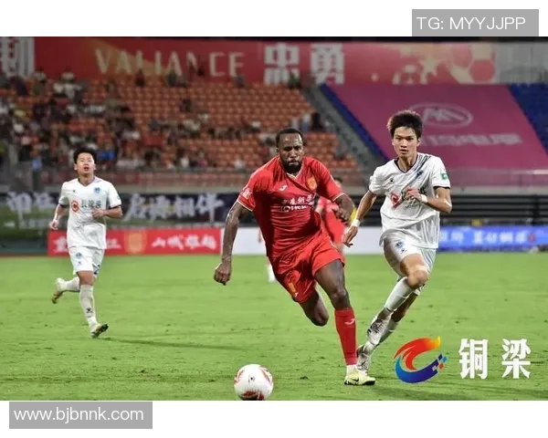 重庆足球队比赛经验引发热议球迷与专家观点交锋分析