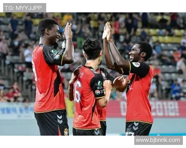 鹿角鹿角迎战庆南FC争夺关键三分展现球队实力与风采